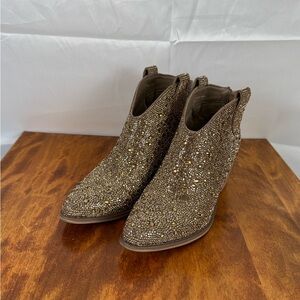 Pierre Dumas Gold Rhinestone Ankle Boots 6.5 Western Glam Sparkle Booties
